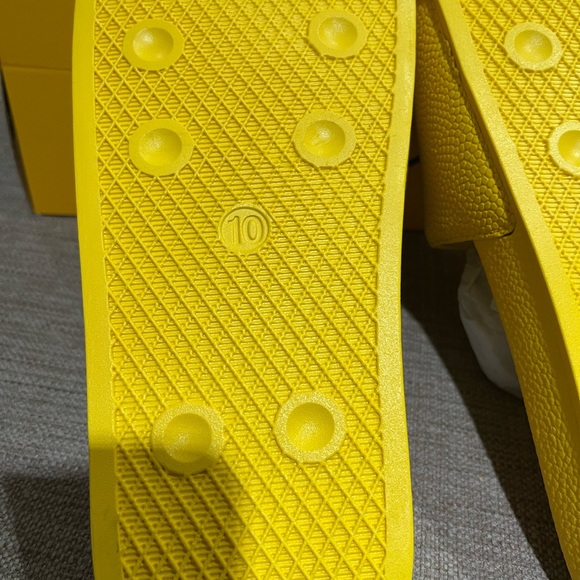 Chinatown Market Smiley BBall Slides - Picture 8 of 10